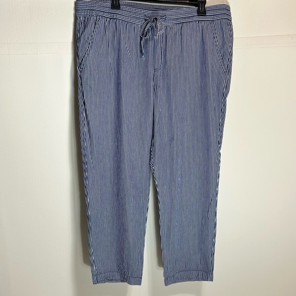 GAP Blue and White Striped Relaxed Fit Elastic Waist Drawstring Capris Size XL - Picture 1 of 9